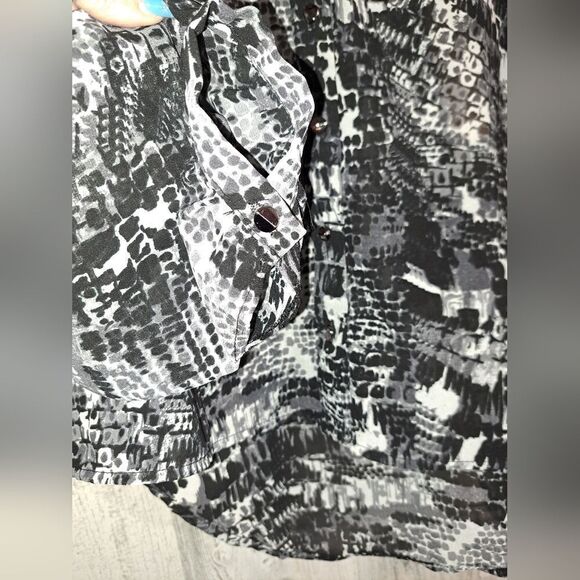 NWOT Iris Snake Print Blouse - Picture 4 of 8